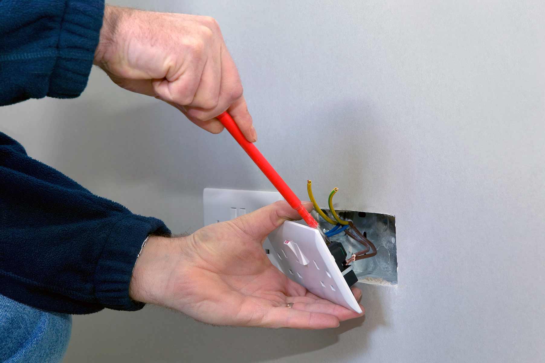 Our electricians can install plug sockets for domestic and commercial proeprties in Shepway and the local area. 